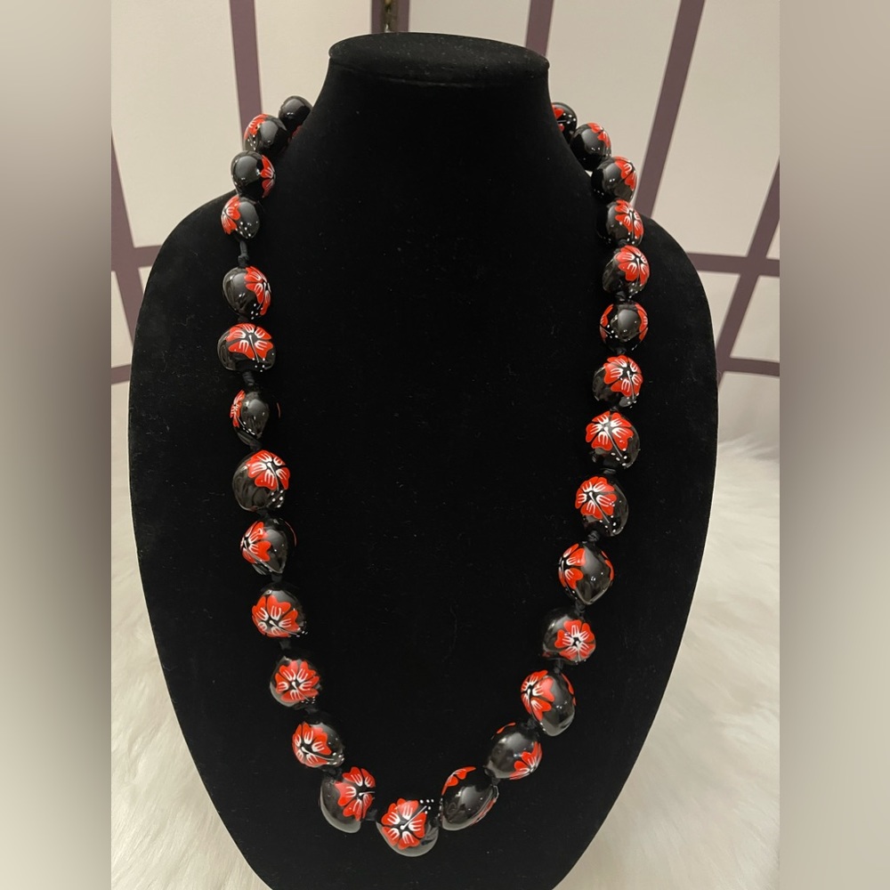 Hawaiian Style Kukui Nut Necklace Hand
Painted  Hibiscus Lei - Picture 2 of 5